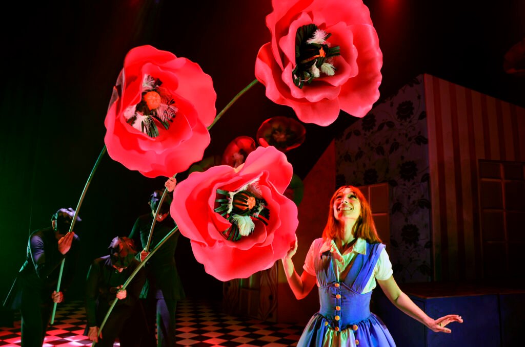 IMAGEN OBRA TEATRO ALICIA EN EL MUSICAL DE LAS MARAVILLAS IMAGEN OBRA TEATRO ALICIA EN EL MUSICAL DE LAS MARAVILLAS